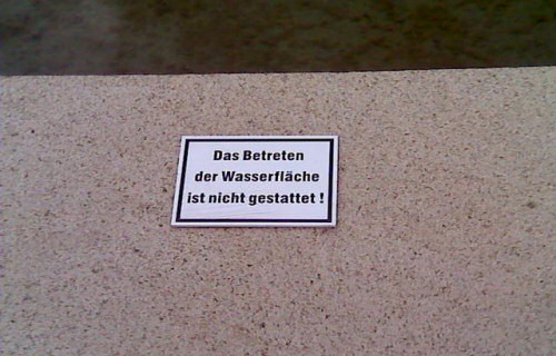 Vor der Wasserfläche am Nova Eventis